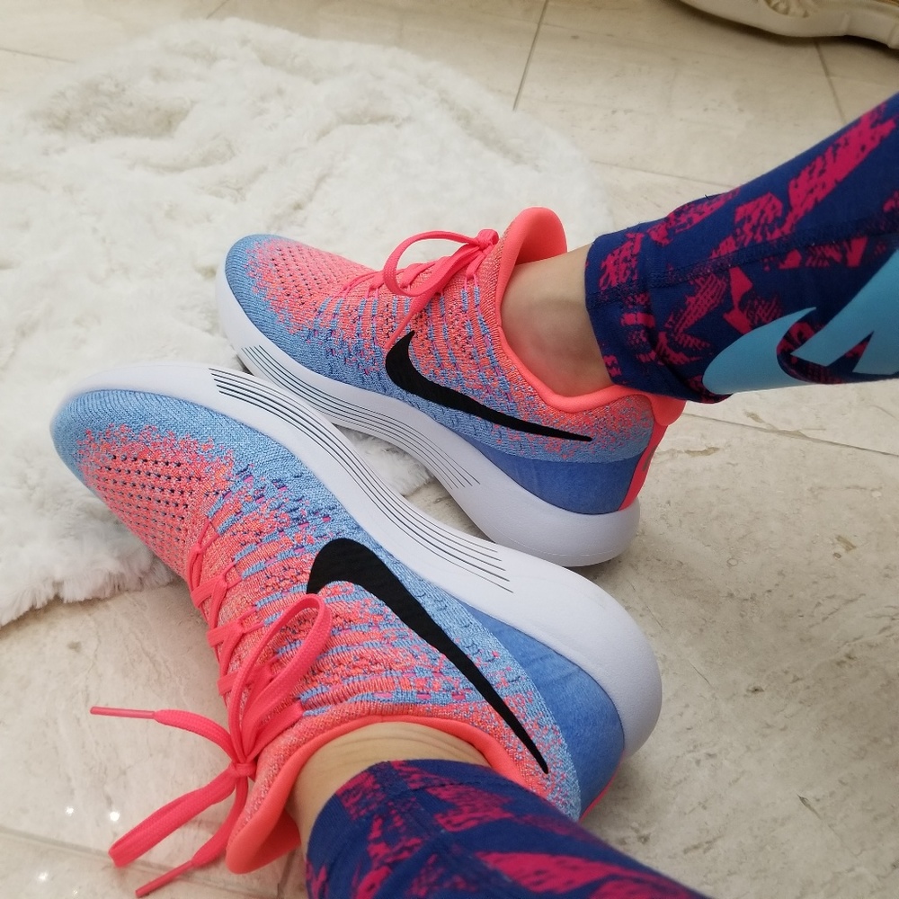 Nike Women's Lunarepic Low Flyknit 2 Training Shoe - Picture 3 of 6